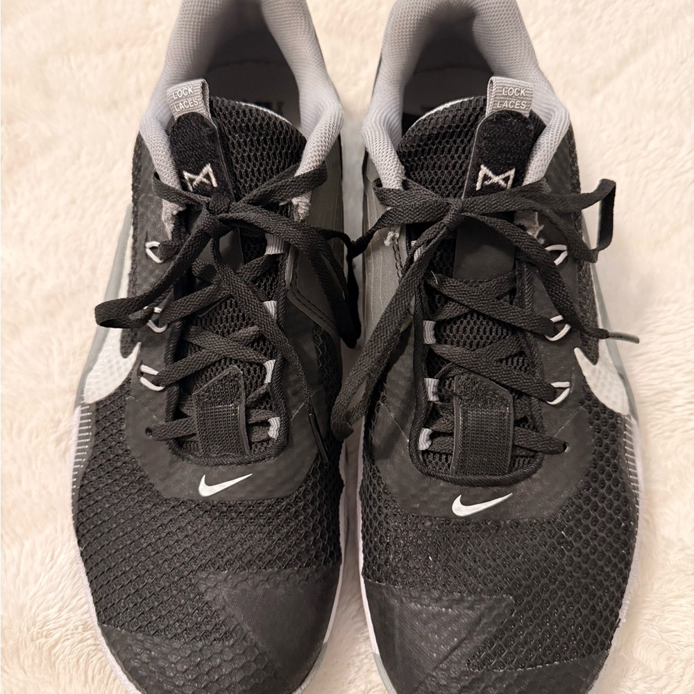 Nike Black and White Athletic Shoes Sleek Design